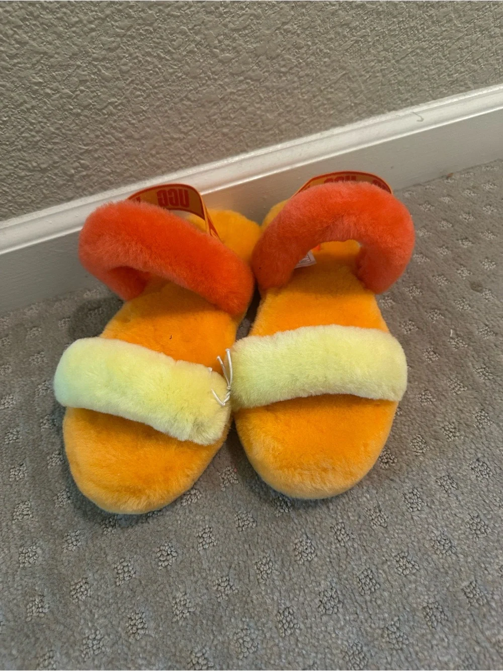 UGG women Multicolor Fluff Slide - Orange & Yellow